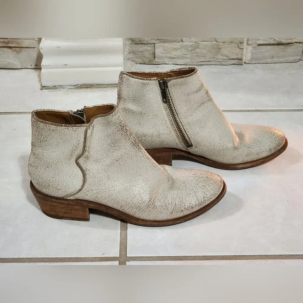 Frye Women's Distressed Carson Piping Western Leather Boot‎ Beige Size 7M